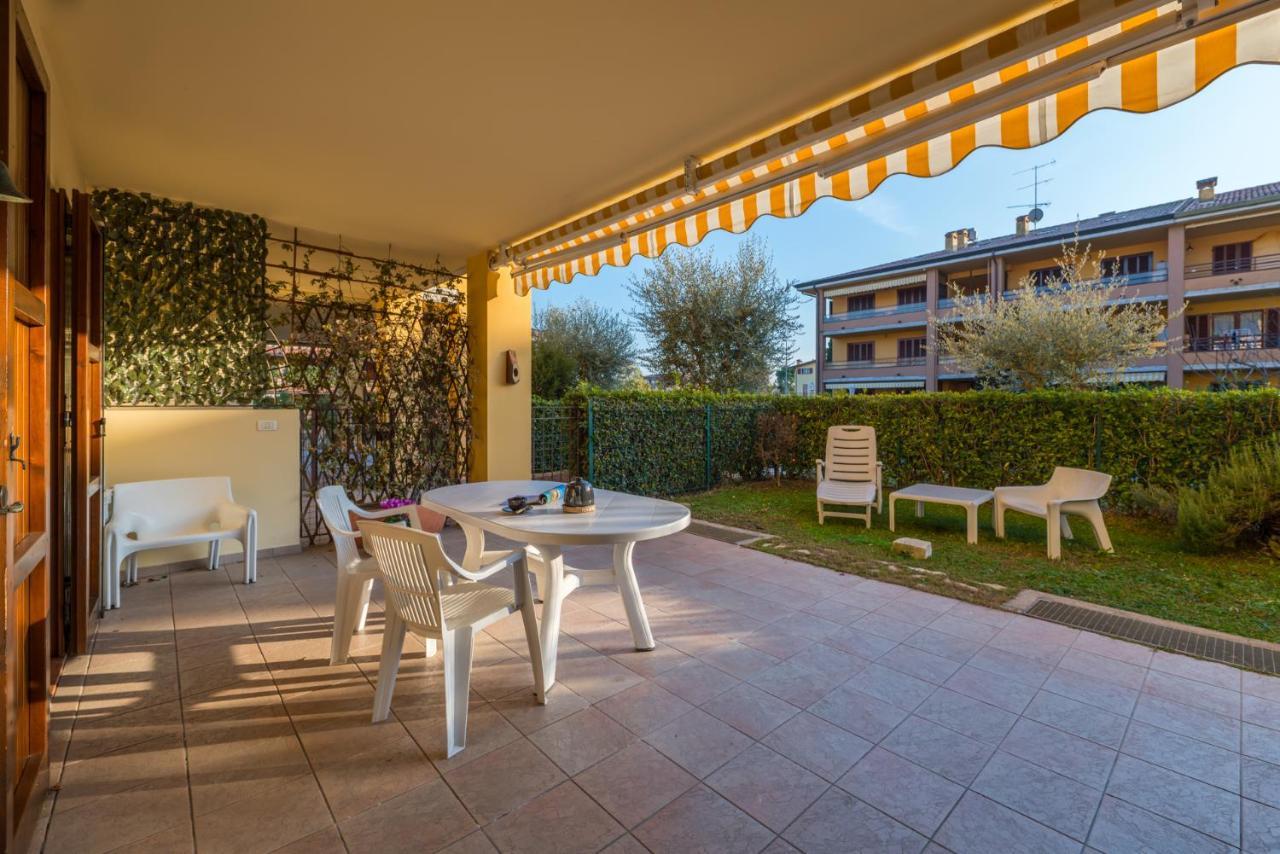 Gardappartamenti Tito Speri Pool And Garden Sirmione Kültér fotó