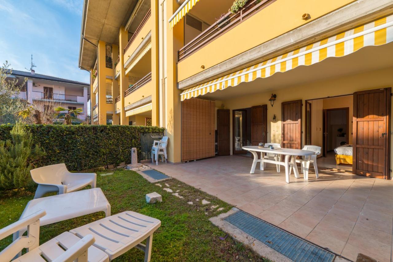 Gardappartamenti Tito Speri Pool And Garden Sirmione Kültér fotó