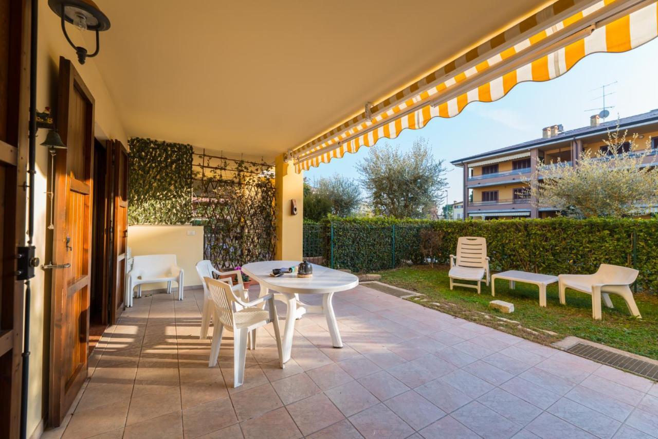 Gardappartamenti Tito Speri Pool And Garden Sirmione Kültér fotó