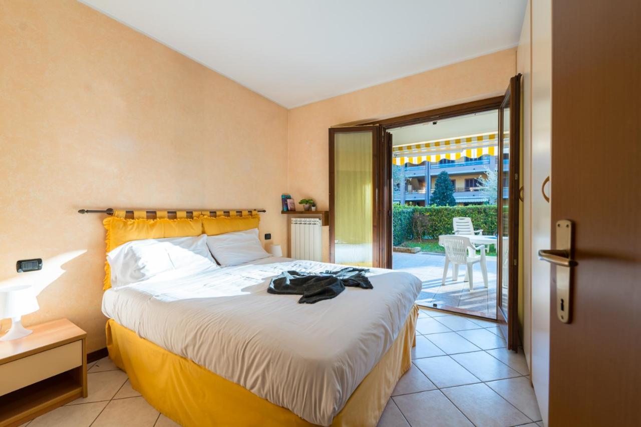 Gardappartamenti Tito Speri Pool And Garden Sirmione Kültér fotó