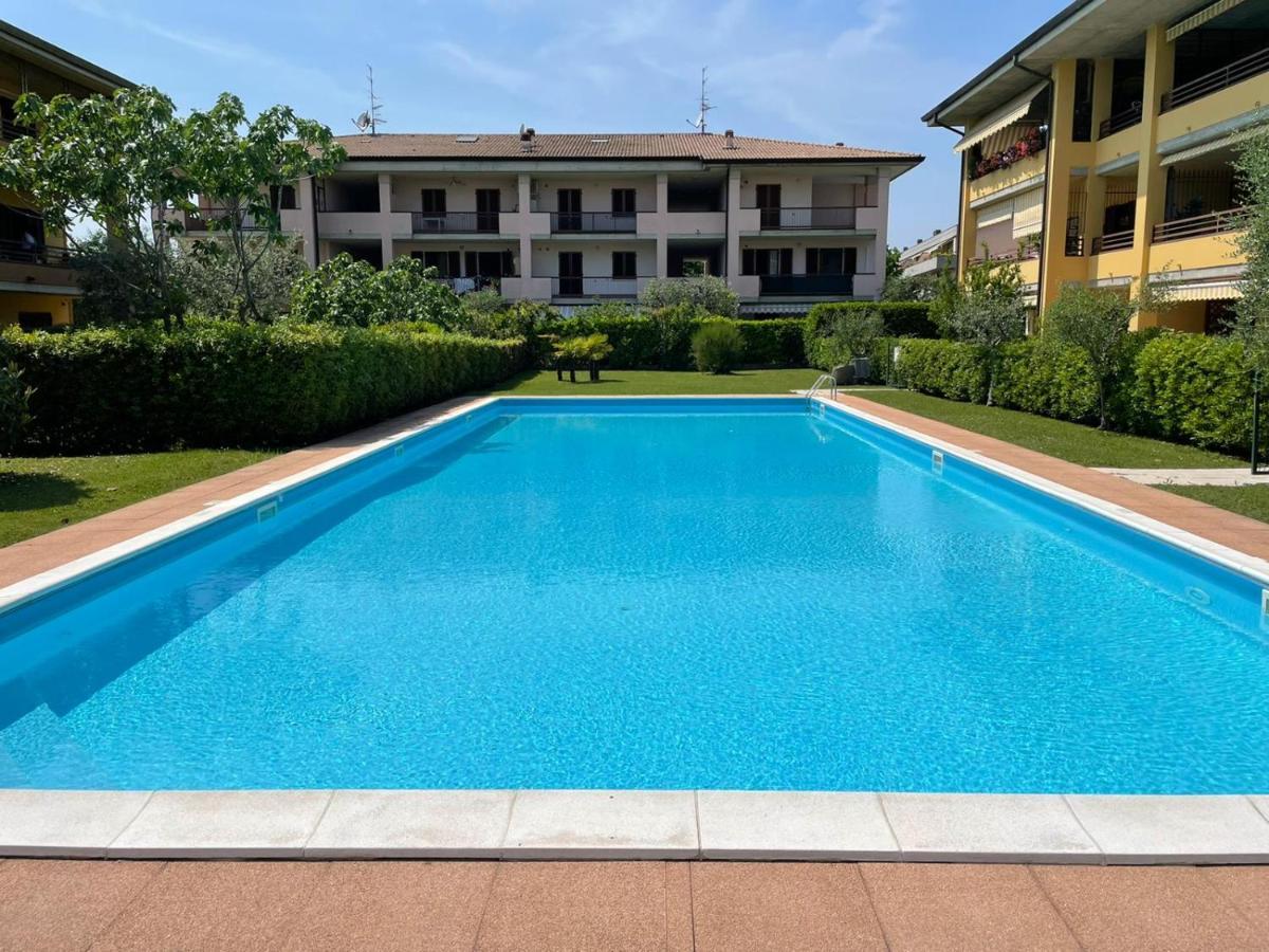 Gardappartamenti Tito Speri Pool And Garden Sirmione Kültér fotó