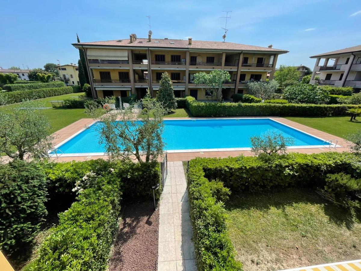 Gardappartamenti Tito Speri Pool And Garden Sirmione Kültér fotó