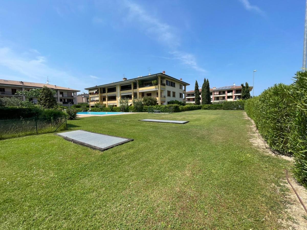 Gardappartamenti Tito Speri Pool And Garden Sirmione Kültér fotó